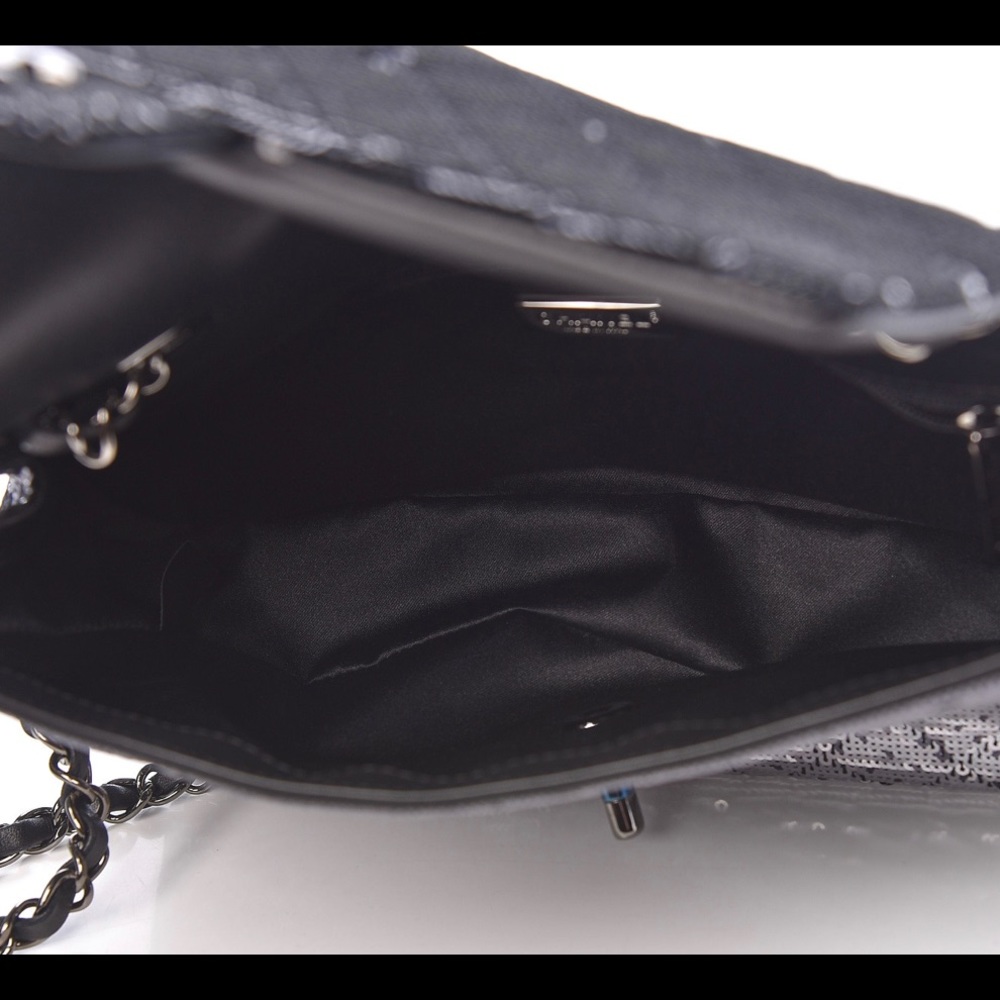 Authentic Chanel sequin flap bag - Picture 6 of 11